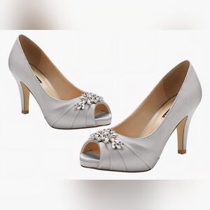 NWT in Box ERIJUNOR Silver Satin Peep Toe 4.25" Heels w/Rhinestones Size 9.5